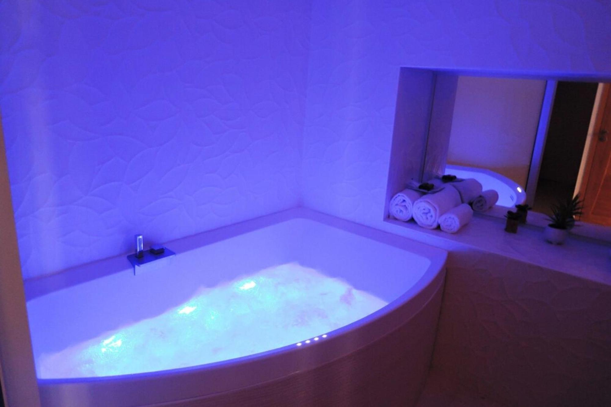 L'Eau Vive Jacuzzi Et Sauna En Vieille Ville 5 Annecy Exteriér fotografie